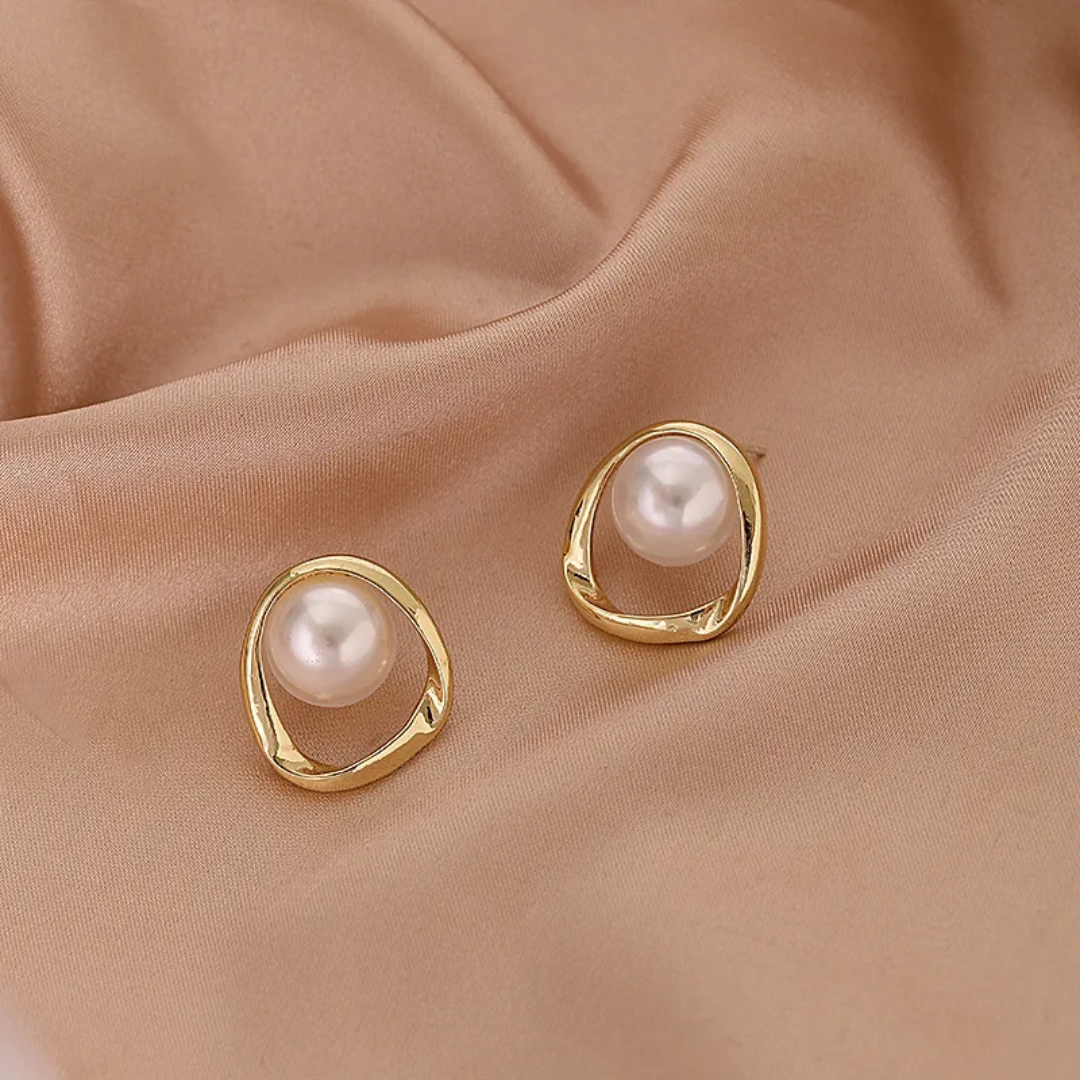 Pearl in a Circle Ear ring- Golden