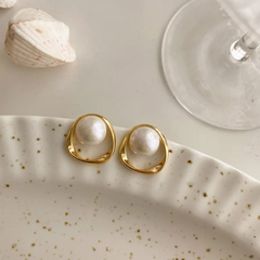 Pearl in a Circle Ear ring- Golden