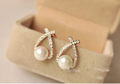 Pearl with a Knot- Golden